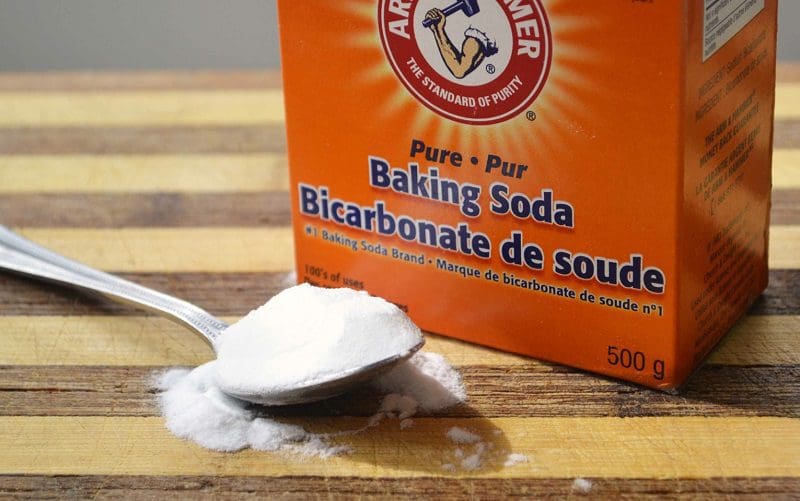 adding baking soda to cat litter